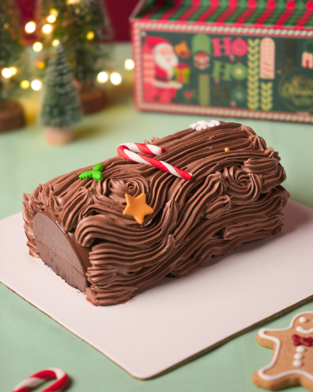 STRAWBERRY SILK CHOCOLATE LOG CAKE (1kg)